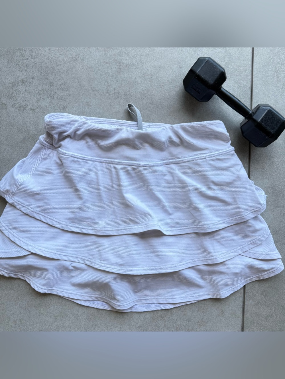 Athleta White Tiered Ruffle Active skorts XS 6 X Skirt ruffle logo drawstring